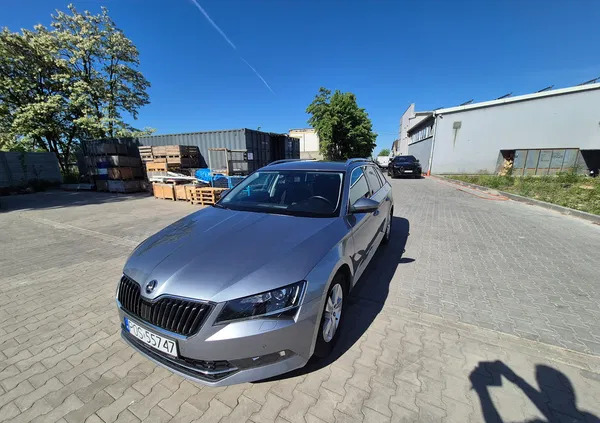 samochody osobowe Skoda Superb cena 65000 przebieg: 145000, rok produkcji 2015 z Przysucha